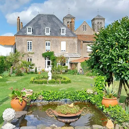 D'hotes Le Griffon 1855 Гостевой дом Saint-Laurent-Des-Autels